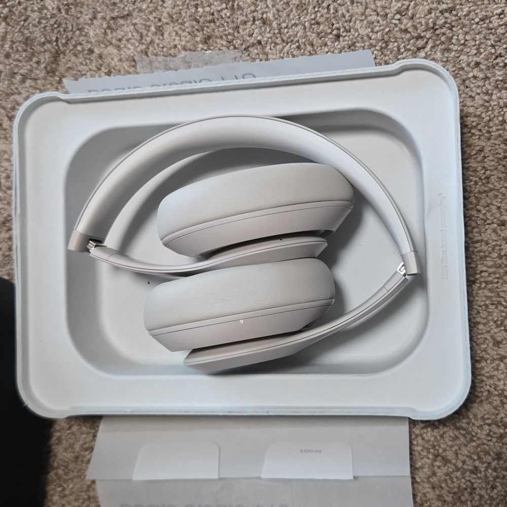Beats Studio Pro Bluetooth Wireless Headphones/ Sandstone - Picture 12 of 15